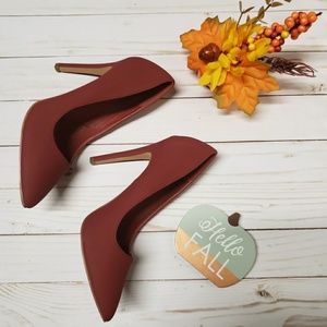 NWT - Yuni-1 Wine Pointy Toe Pumps